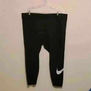 Nike Swoosh Black Cropped Leggings Plus Size 3X